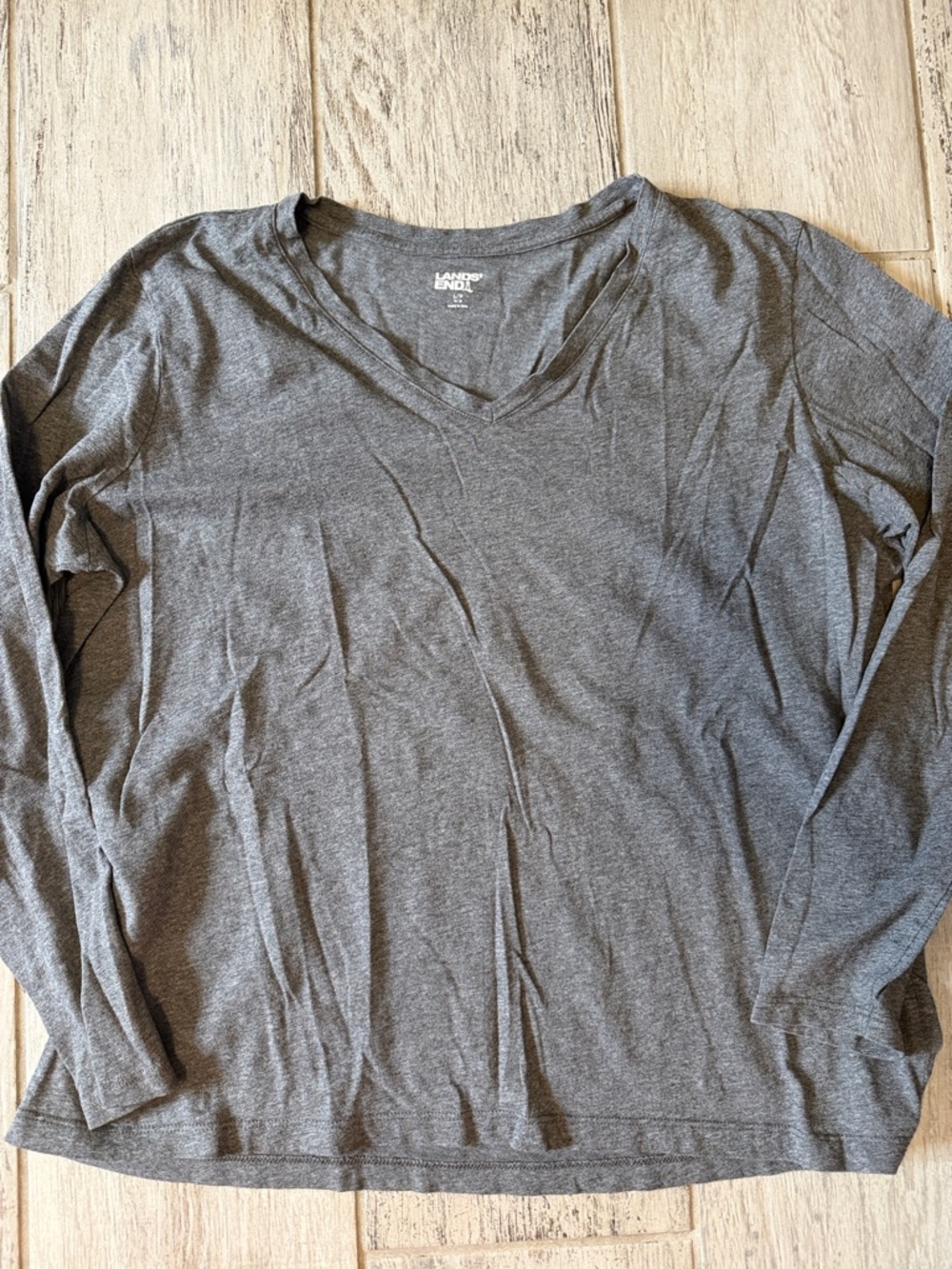 Lands' End Women’s Gray V-Neck Tee Large